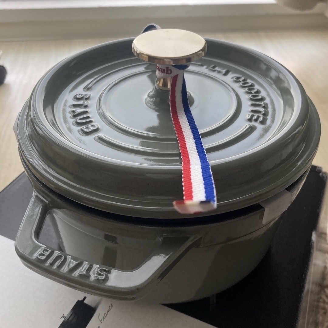 【特価・ラスト一点】staub ココット 新色ユーカリ 16 cm