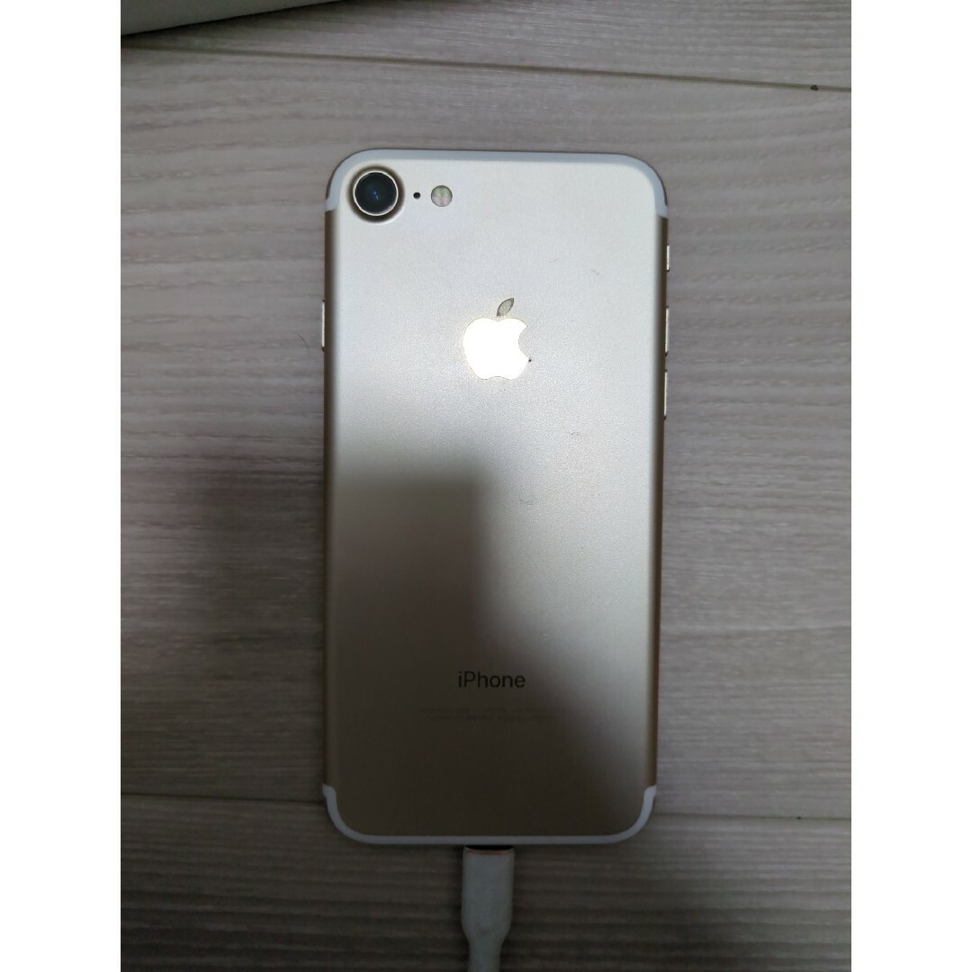 iPhone - iPhone7 32GB au simロック解除済 ゴールドの通販 by ...