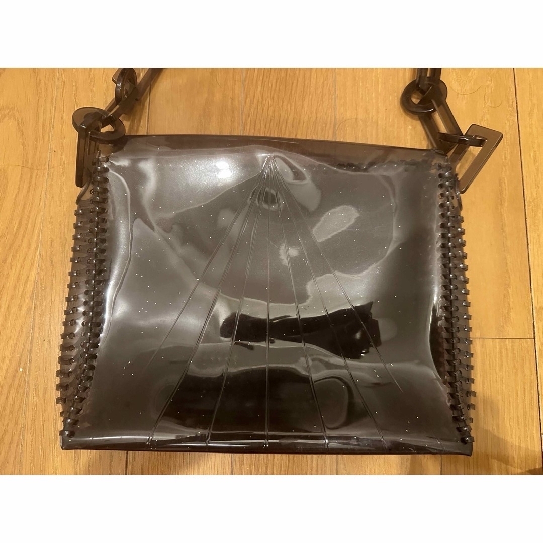 mame(マメ)のmame kurogouchi PVC クリアバッグ ブラック ラメ ショルダー レディースのバッグ(ショルダーバッグ)の商品写真