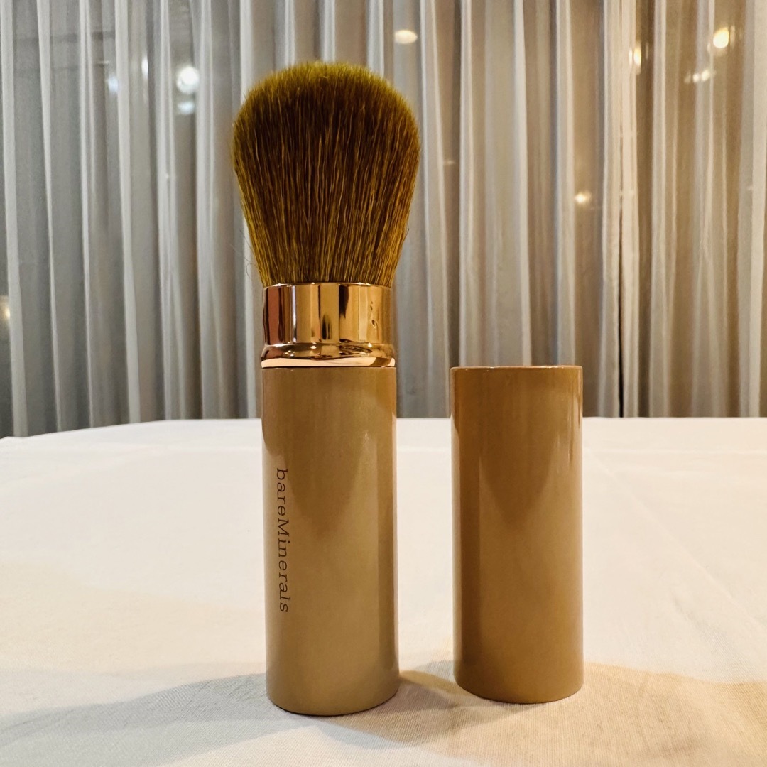 bareMinerals(ベアミネラル)のベアミネラル　携帯用　フローレス　フェイス　ブラシ　新品未使用品 コスメ/美容のメイク道具/ケアグッズ(チーク/フェイスブラシ)の商品写真