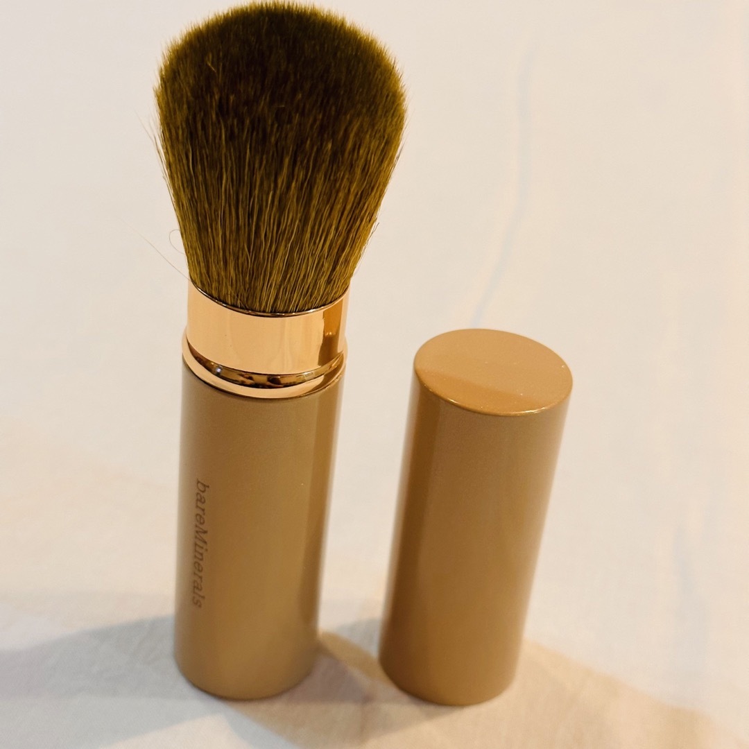 bareMinerals(ベアミネラル)のベアミネラル　携帯用　フローレス　フェイス　ブラシ　新品未使用品 コスメ/美容のメイク道具/ケアグッズ(チーク/フェイスブラシ)の商品写真