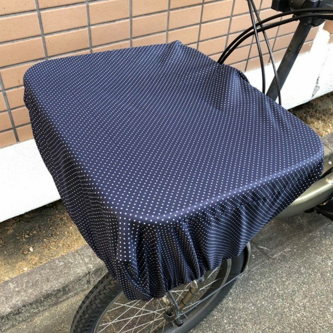 自転車カゴカバー　撥水　ドット紺 キッズ/ベビー/マタニティの外出/移動用品(自転車)の商品写真