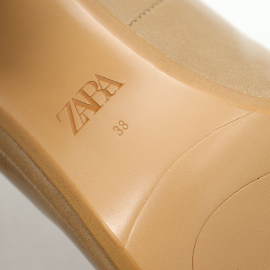 ZARA(ザラ)のザラ エナメルパンプス 未使用 ポインテッドトゥ チャンキーヒール フォーマル シューズ 靴 レディース 38サイズ ベージュ ZARA レディースの靴/シューズ(ハイヒール/パンプス)の商品写真