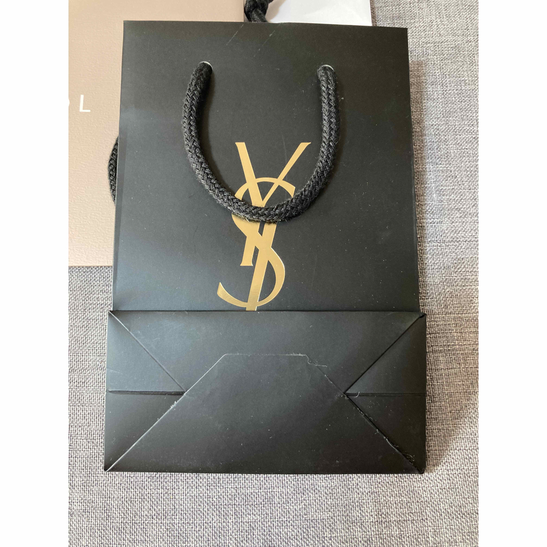 Yves Saint Laurent(イヴサンローラン)のショップ袋　紙袋　イヴサンローラン　など5枚セット レディースのバッグ(ショップ袋)の商品写真