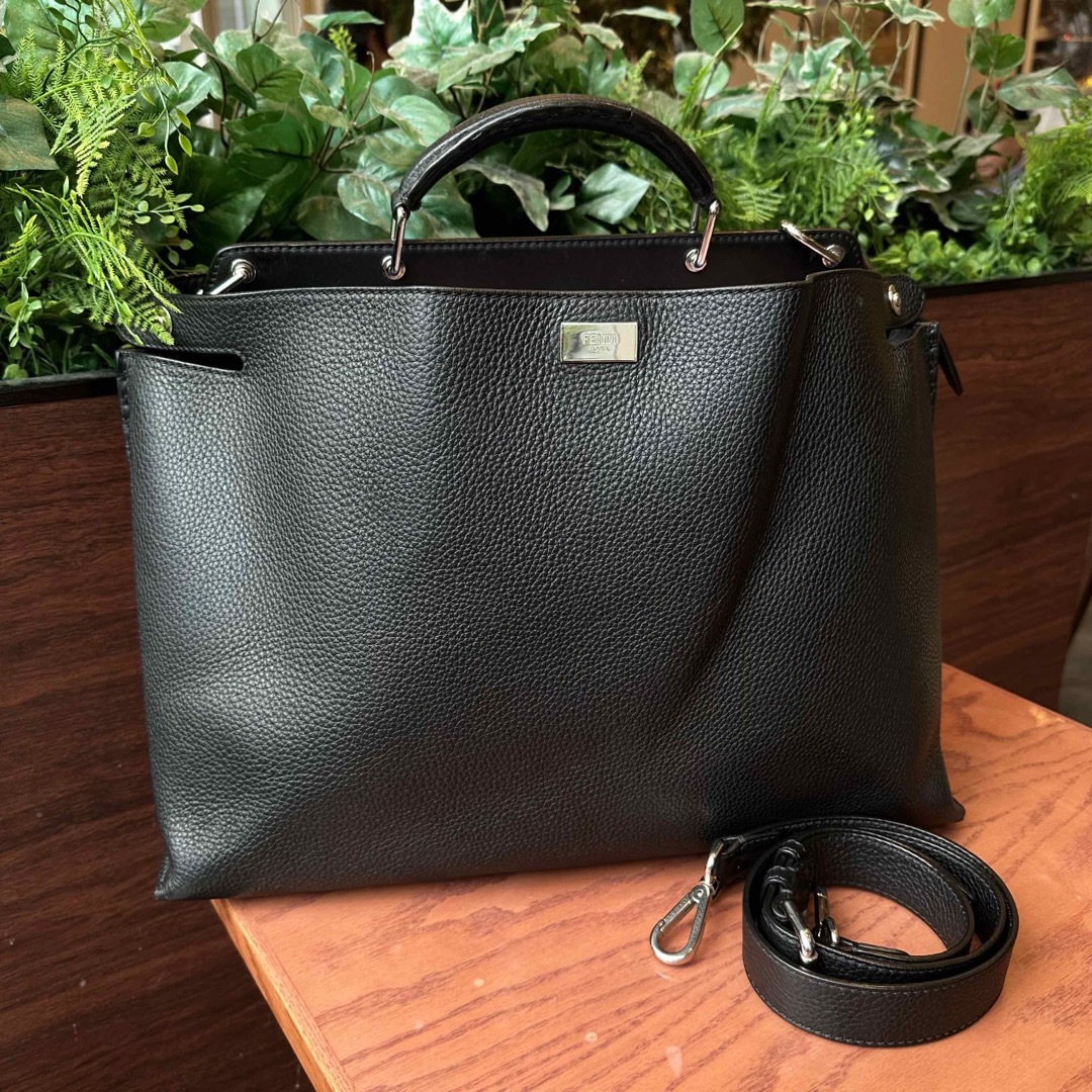 FENDI ピーカブー　アイコニック　エッセンシャル　ビジネスバッグ　2WAY