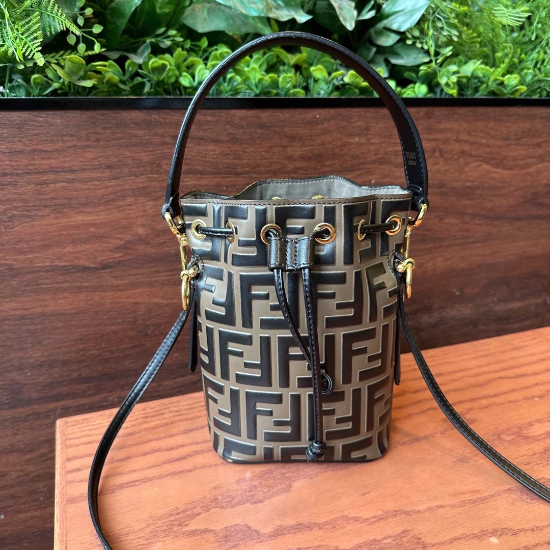 FENDI モントレゾール ミニ ズッカ ブラウン バケットバッグ ショルダー-