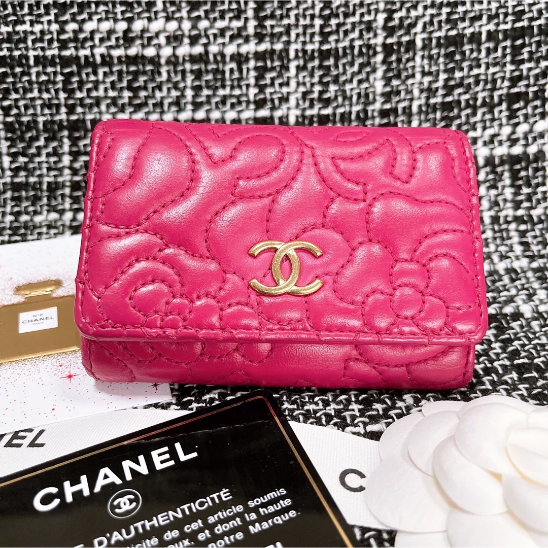 CHANEL - CHANEL キーケース カメリア NO5 アイコンステッチ CHANEL - CHANEL キーケース カメリア NO5 アイコンステッチ