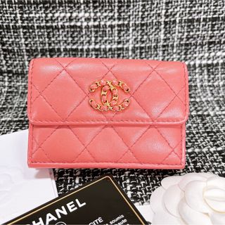 シャネル(CHANEL)のCHANEL ナインティーン　⭐︎28番台　コンパクトウォレット　ピンク(財布)