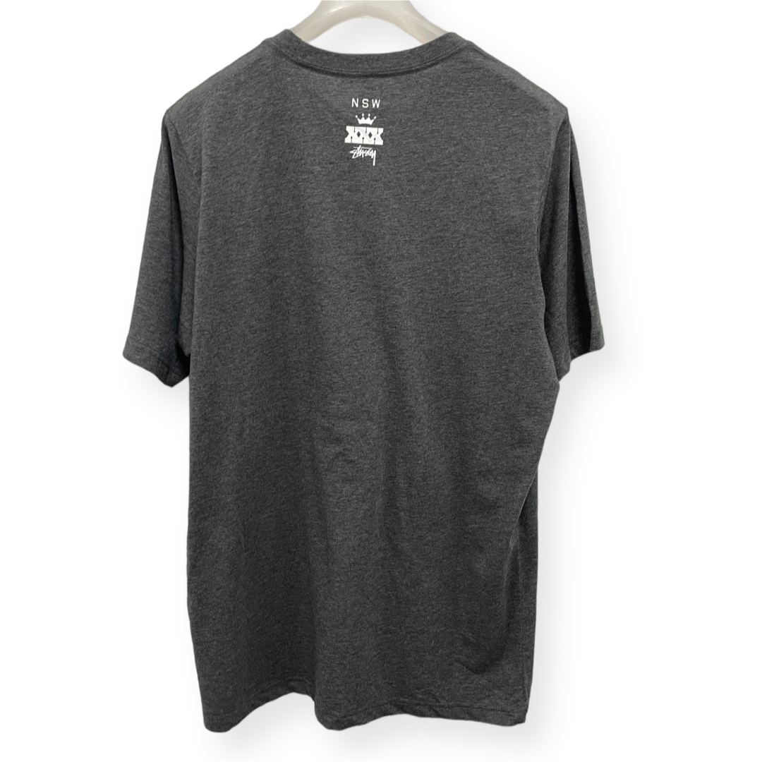 STUSSY(ステューシー)の新品 30周年 STUSSY  NIKE NSW Tシャツ XL ステューシー メンズのトップス(Tシャツ/カットソー(半袖/袖なし))の商品写真