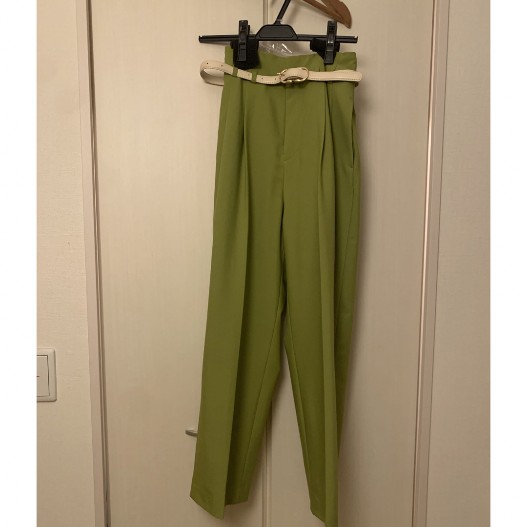 Ameri VINTAGE(アメリヴィンテージ)のAMERI SHAPELY HIGH WEST PANTS グリーン レディースのパンツ(カジュアルパンツ)の商品写真
