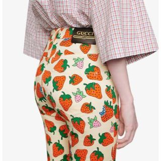 グッチ(Gucci)のGUCCI ランウェイ 春夏コレクション いちごロゴパンツ(カジュアルパンツ)