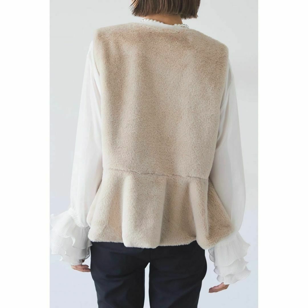 新入荷❣️限定!ペプラムエコファーベスト ベージュ frene