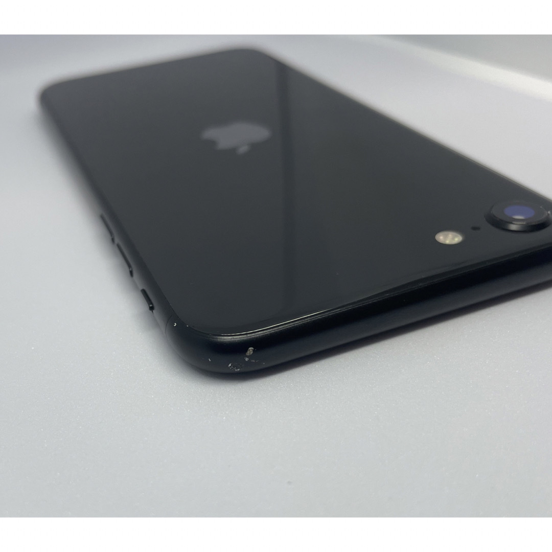 iPhone SE 第2世代 (SE2) ブラック 64 GB スマホ/家電/カメラのスマートフォン/携帯電話(スマートフォン本体)の商品写真