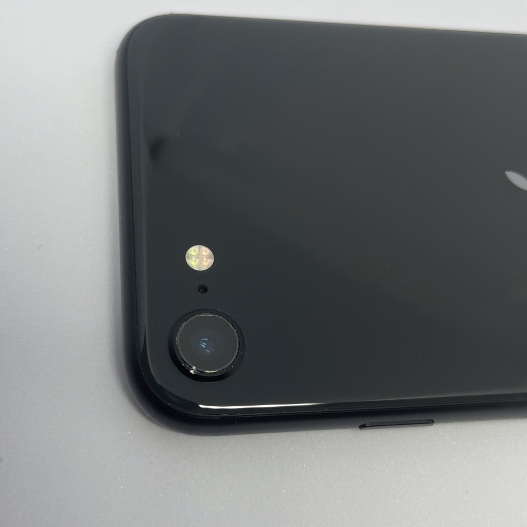 iPhone SE 第2世代 (SE2) ブラック 64 GB スマホ/家電/カメラのスマートフォン/携帯電話(スマートフォン本体)の商品写真