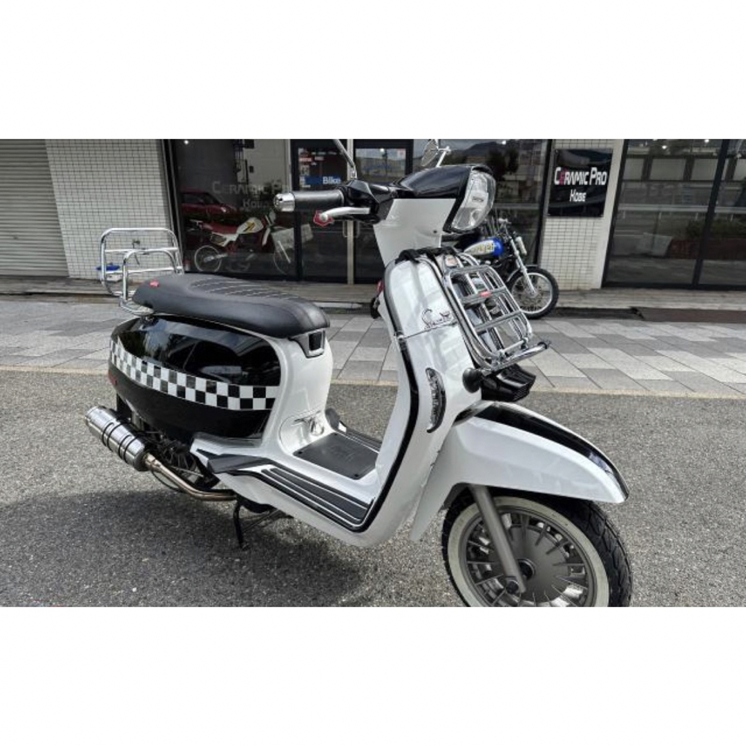 Lambretta ランブレッタ v125 カスタム　ローダウン　チェッカー 自動車/バイクのバイク(車体)の商品写真