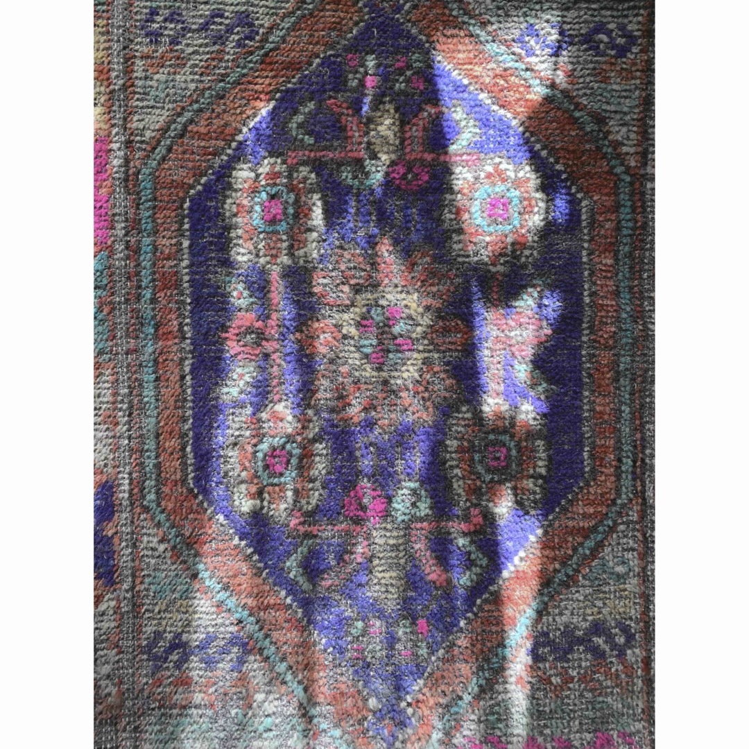 73.5×85"Ether” ViNTAGE TURKiSH RUG インテリア/住まい/日用品のラグ/カーペット/マット(玄関マット)の商品写真