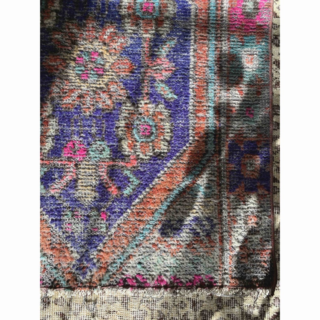 73.5×85"Ether” ViNTAGE TURKiSH RUG インテリア/住まい/日用品のラグ/カーペット/マット(玄関マット)の商品写真