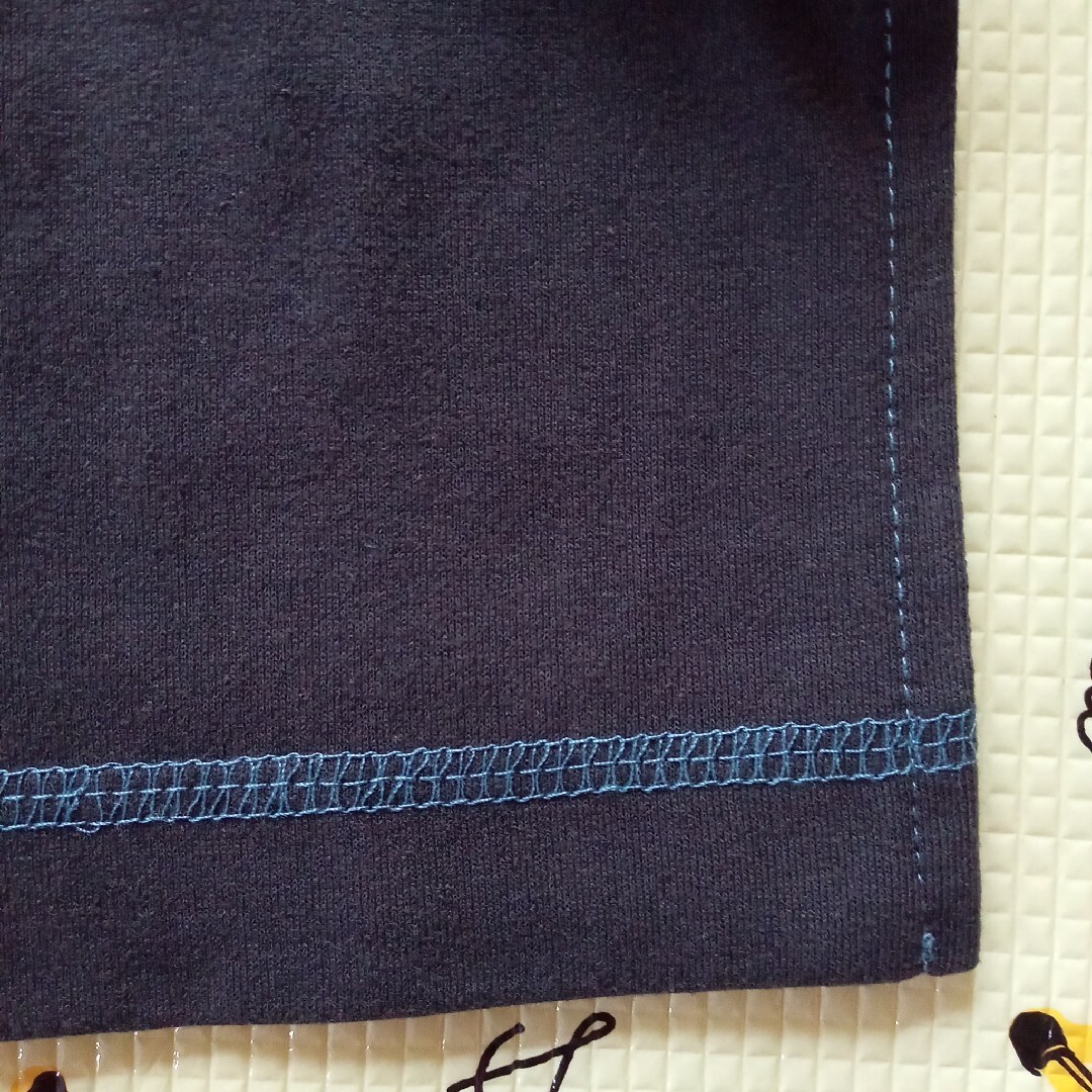OLIVEdesOLIVE(オリーブデオリーブ)の⑳タグ付き新品。ひょっこりサメ刺繍ポケット付き長袖tシャツ。【完売品】 レディースのトップス(Tシャツ(長袖/七分))の商品写真