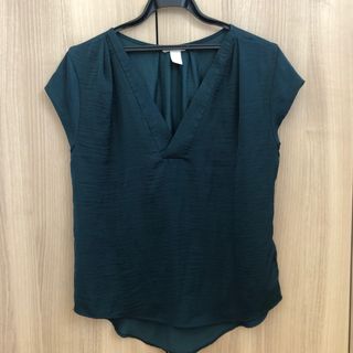 h&m ブラウス　グリーン(シャツ/ブラウス(半袖/袖なし))