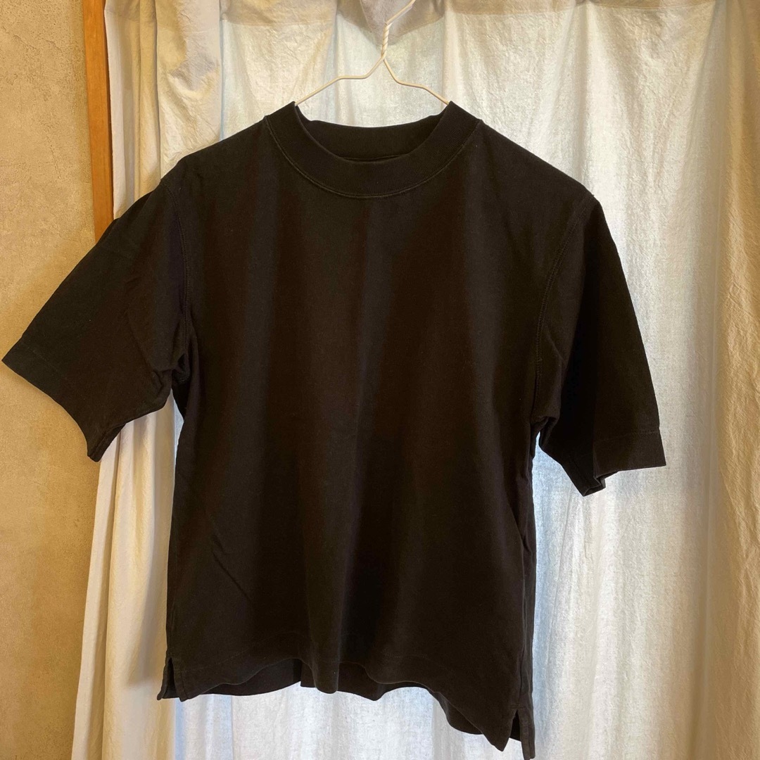 UNIQLO(ユニクロ)のUNIQLO 黒　Tシャツ レディースのトップス(Tシャツ(半袖/袖なし))の商品写真
