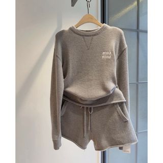 MIU MIUのフリマアイテム一覧 MIU MIUのフリマアイテム一覧