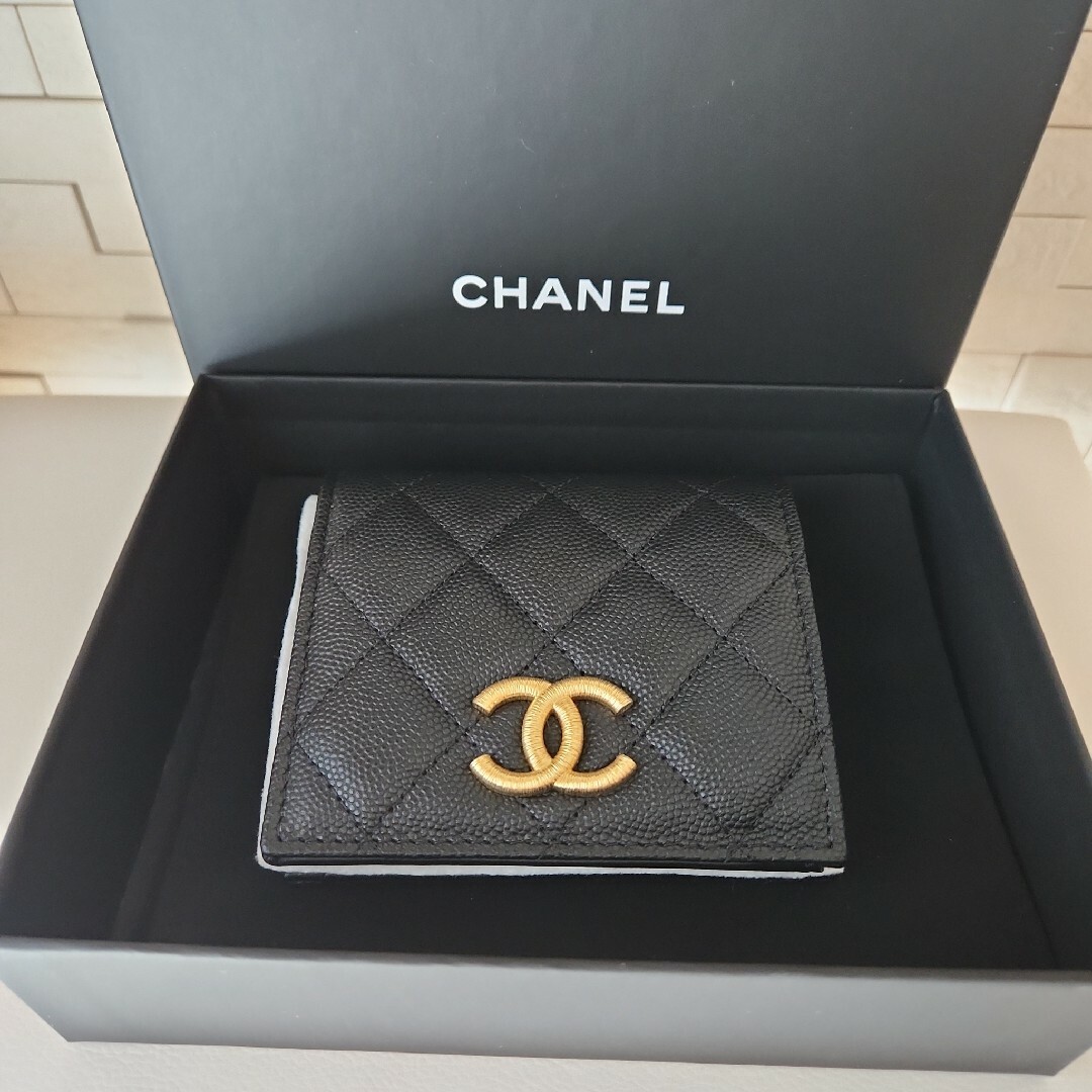 専用……CHANEL２つ折りコンパクト財布《数日間お値下げ