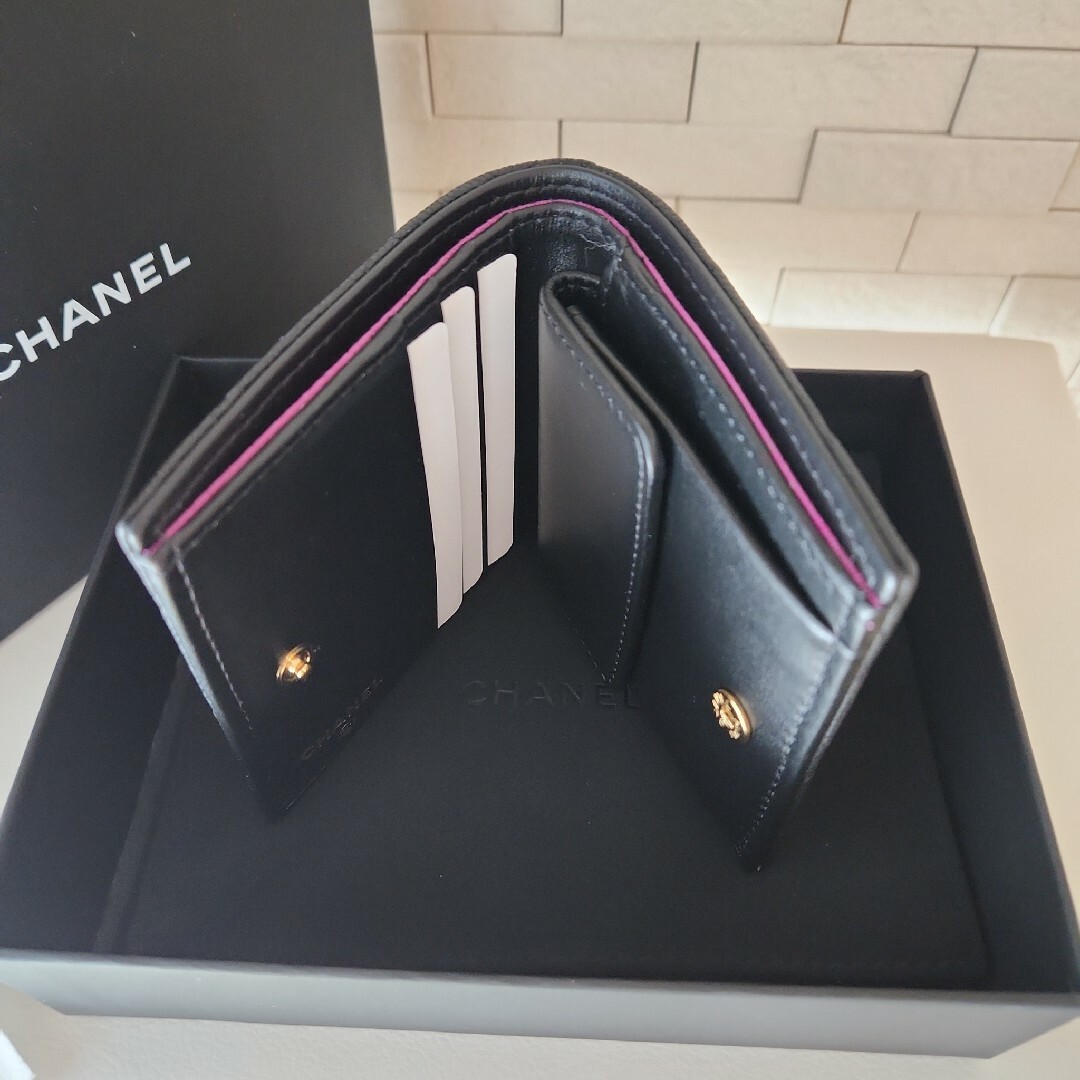 専用……CHANEL２つ折りコンパクト財布《数日間お値下げ