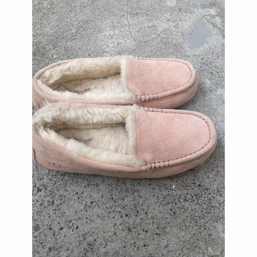 UGG(アグ)のUGG モカシン ピンク 25センチ レディースの靴/シューズ(スリッポン/モカシン)の商品写真