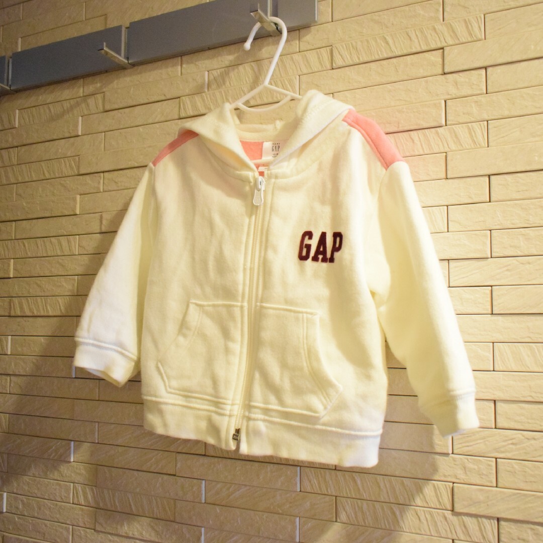 babyGAP(ベビーギャップ)のGAP パーカー フード付き キッズ/ベビー/マタニティのベビー服(~85cm)(ジャケット/コート)の商品写真