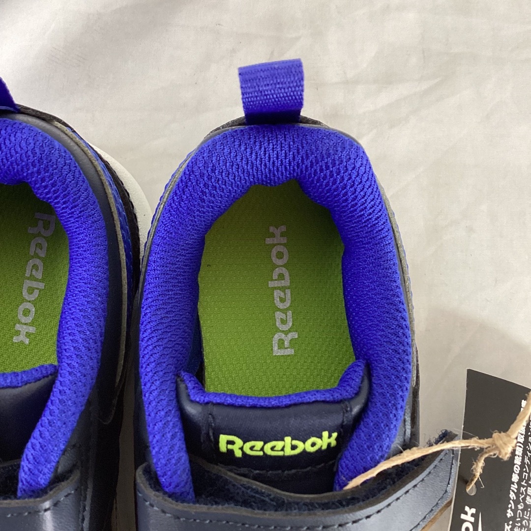 Reebok(リーボック)の新品未使用　Reebok   キッズスニーカー　ネイビー　14㎝　15㎝　16㎝ キッズ/ベビー/マタニティのキッズ靴/シューズ(15cm~)(スニーカー)の商品写真