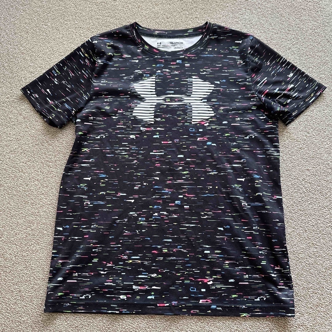 UNDER ARMOUR(アンダーアーマー)のアンダーアーマー　YXL キッズ/ベビー/マタニティのキッズ服男の子用(90cm~)(Tシャツ/カットソー)の商品写真