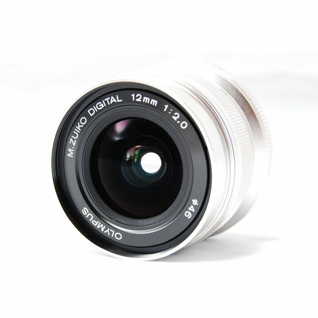 OLYMPUS(オリンパス)のOLYMPUS M.ZUIKO DIGITAL 12mm F2.0 シルバー スマホ/家電/カメラのカメラ(レンズ(単焦点))の商品写真