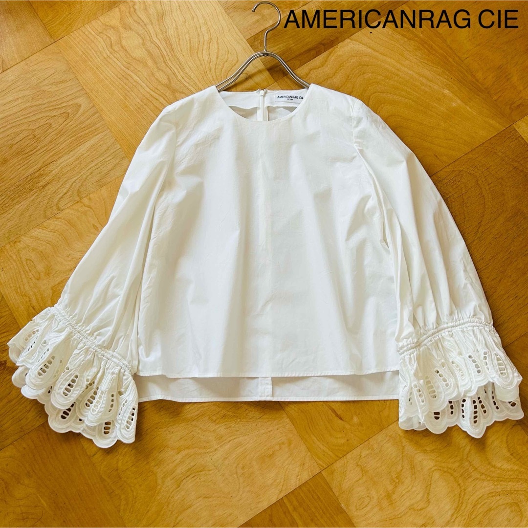 AMERICAN RAG CIE(アメリカンラグシー)の【AMERICANRAG CIE】カットワークレースカフスブラウス レディースのトップス(シャツ/ブラウス(長袖/七分))の商品写真