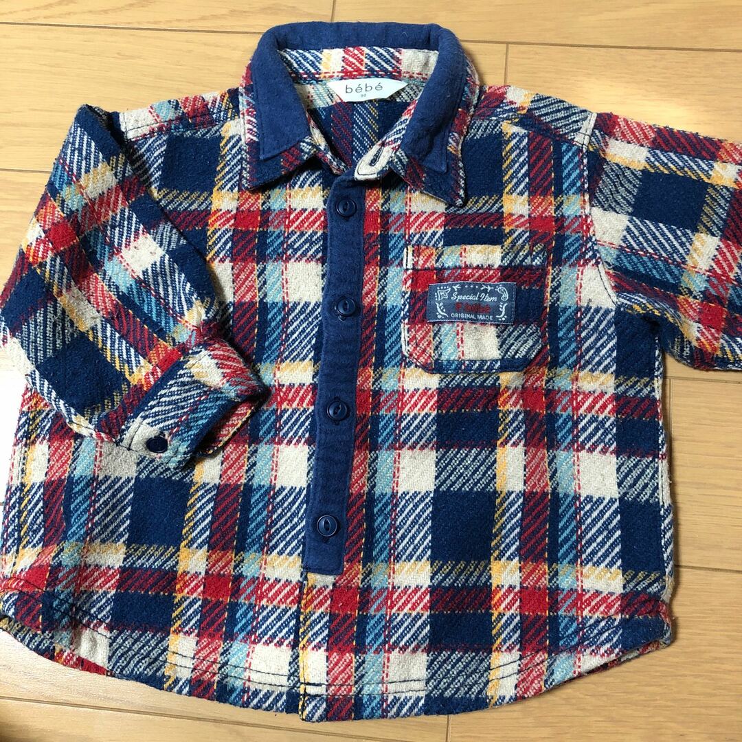 BeBe(ベベ)のbebe 90 チェック　冬用シャツ　アウター キッズ/ベビー/マタニティのキッズ服男の子用(90cm~)(ジャケット/上着)の商品写真