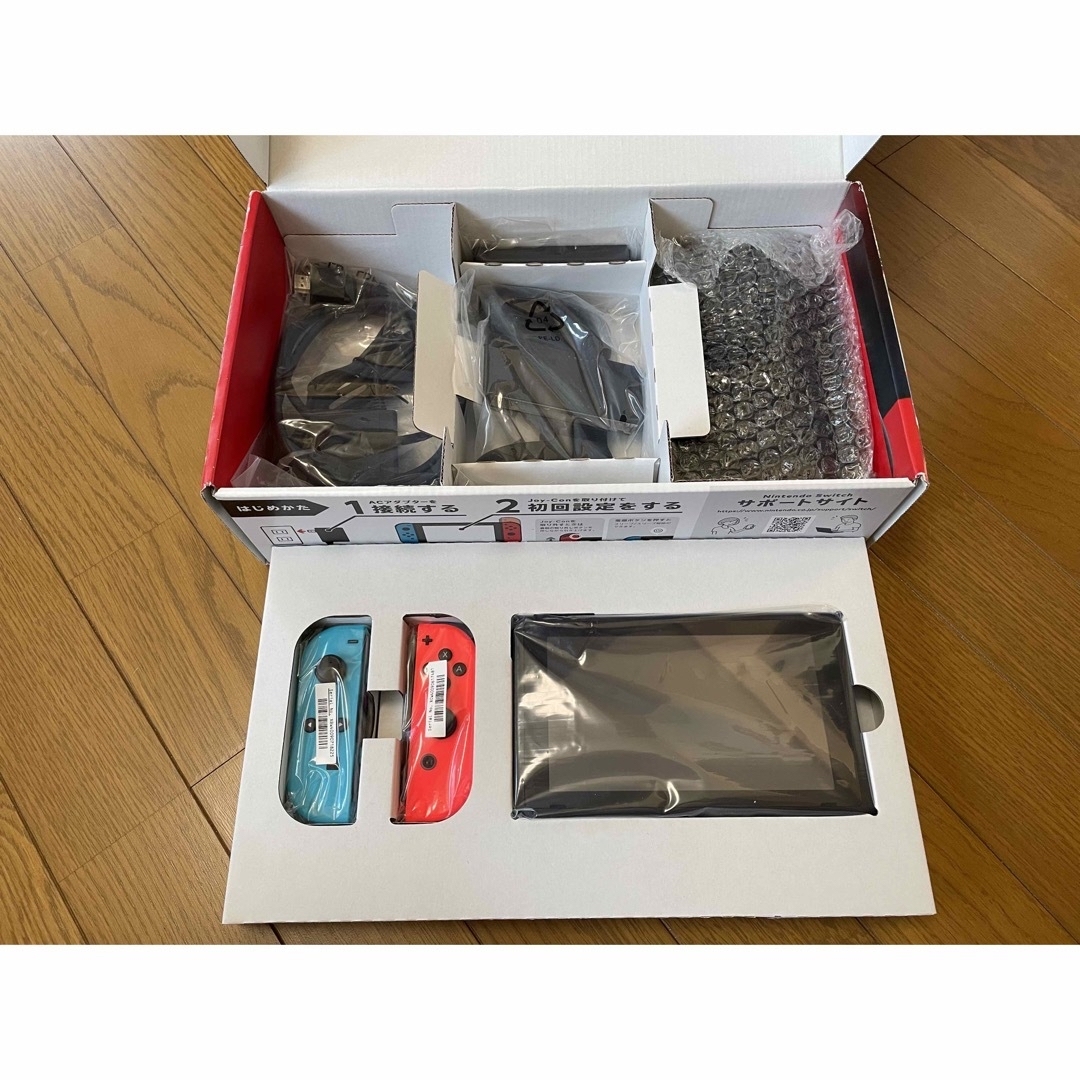 Nintendo Switch(ニンテンドースイッチ)のNintendo Switch JOY-CON(L) ネオンブルー/(R) ネオ エンタメ/ホビーのゲームソフト/ゲーム機本体(家庭用ゲーム機本体)の商品写真