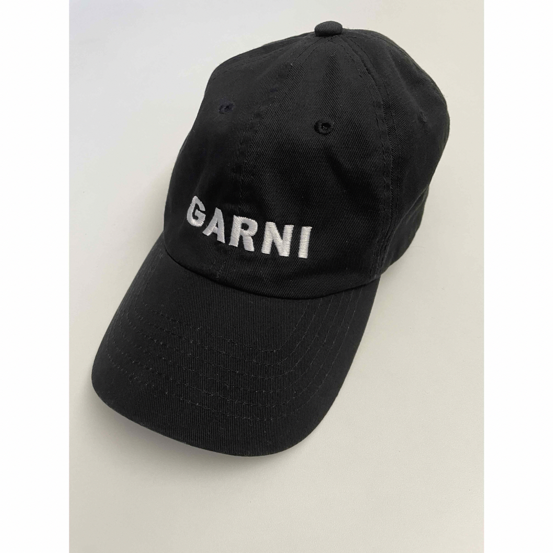 GARNI(ガルニ)のGARNI ガルニ　キャップ　帽子　ブラック メンズの帽子(キャップ)の商品写真