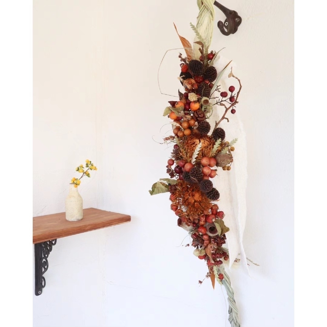 秋支度ꎺ⠜赤い実と木の実のオブジェリース　木の実のリース　秋冬インテリア | フリマアプリ ラクマ