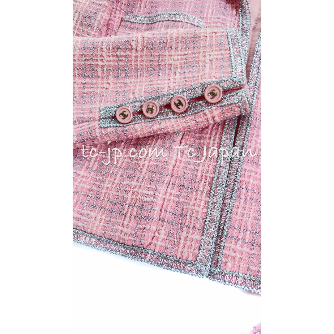 CHANEL(シャネル)の超美品 シャネル 貴重な Vintage ジャケット・ワンピース CHANEL 38 可愛すぎ(⁠◍⁠•⁠ᴗ⁠•⁠◍⁠) ピンク・きらりっラメ・セットアップ・スーツ レディースのジャケット/アウター(テーラードジャケット)の商品写真