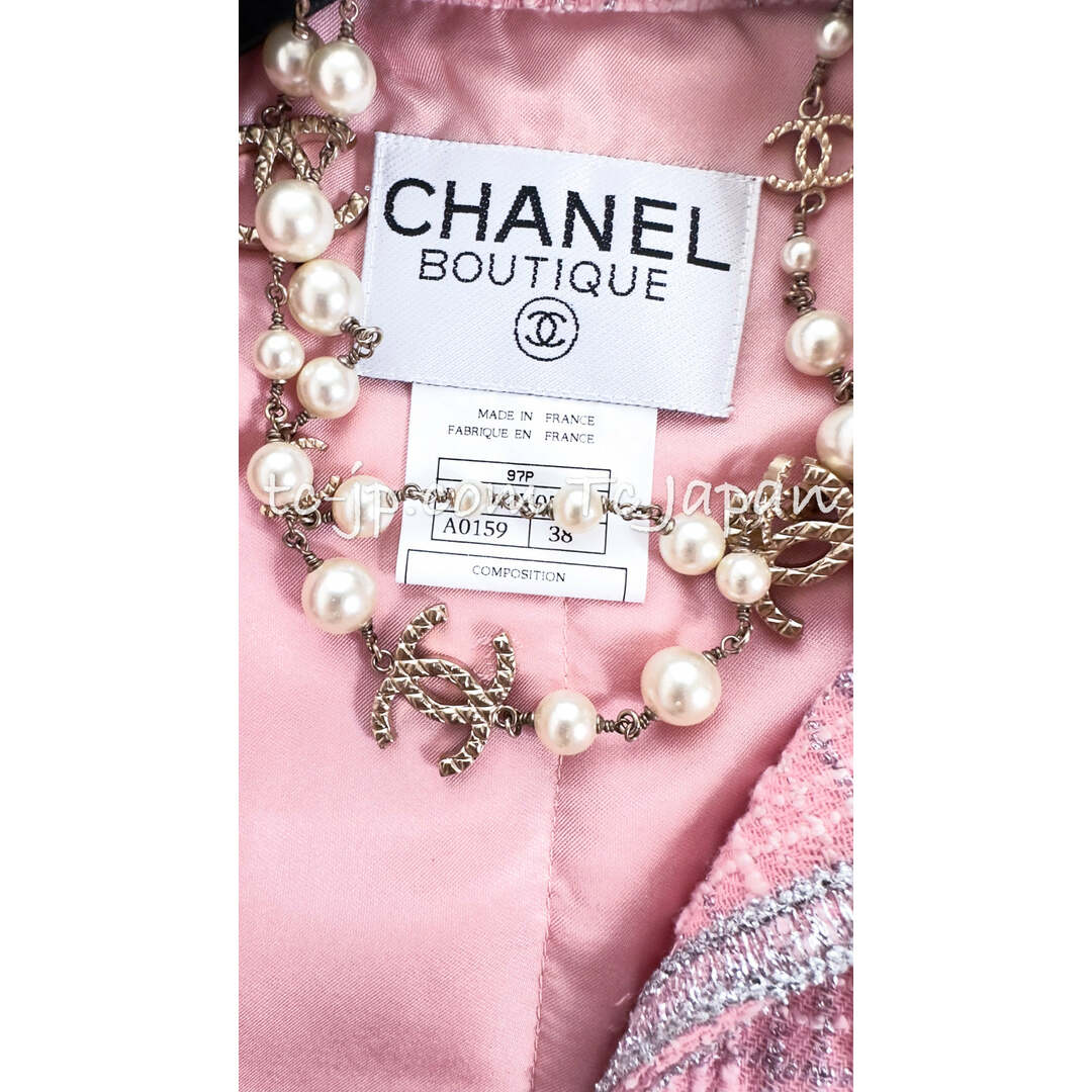 CHANEL(シャネル)の超美品 シャネル 貴重な Vintage ジャケット・ワンピース CHANEL 38 可愛すぎ(⁠◍⁠•⁠ᴗ⁠•⁠◍⁠) ピンク・きらりっラメ・セットアップ・スーツ レディースのジャケット/アウター(テーラードジャケット)の商品写真