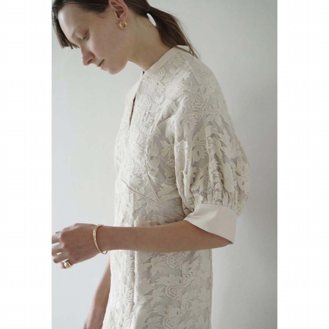 CLANE(クラネ)のFLORAL EMBROIDERY LACE ONEPIECE アイボリー レディースのワンピース(ロングワンピース/マキシワンピース)の商品写真