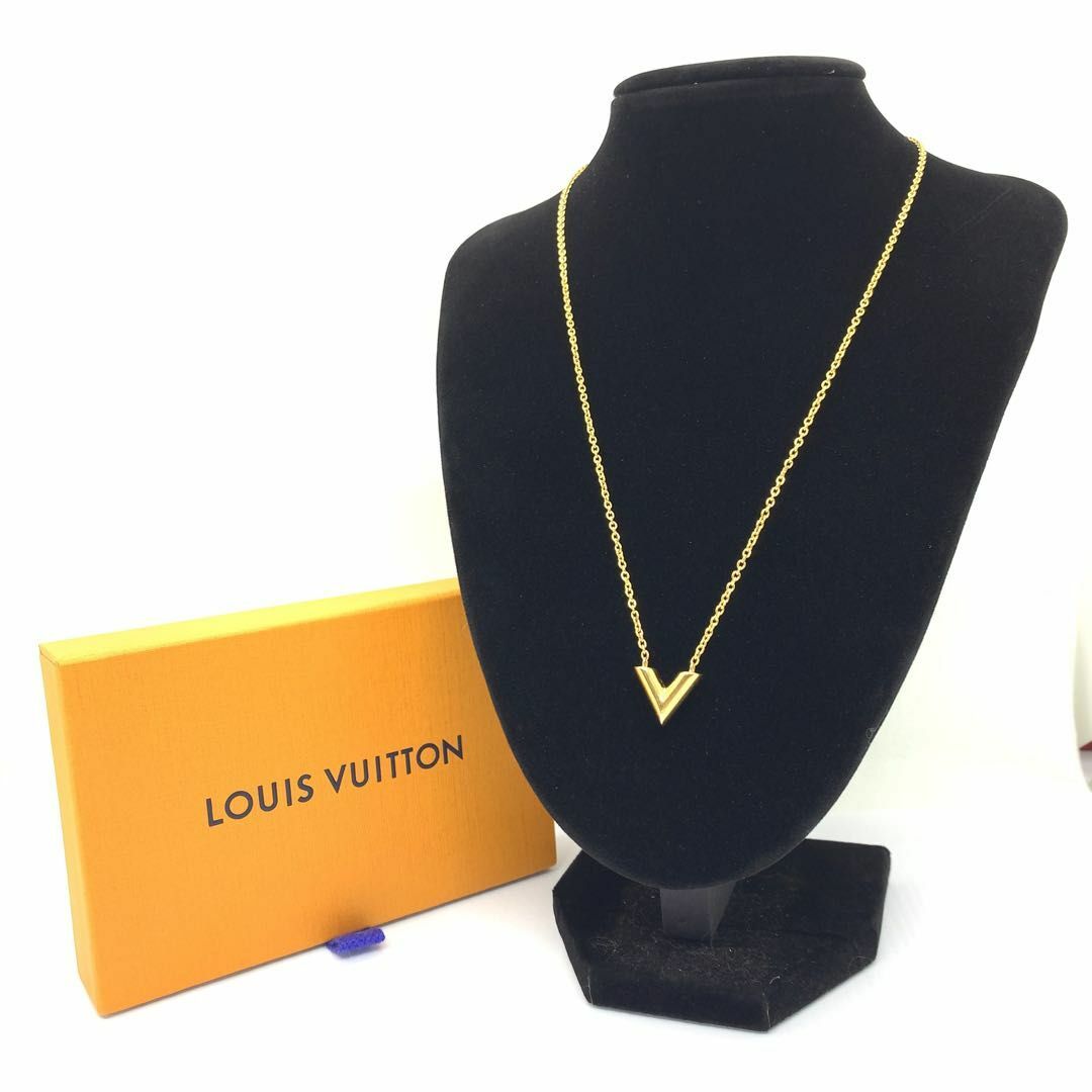 Louis Vuitton® Essential V Necklace Golden. Size - アクセサリー Louis Vuitton® Essential V Necklace Golden. Size - アクセサリー
