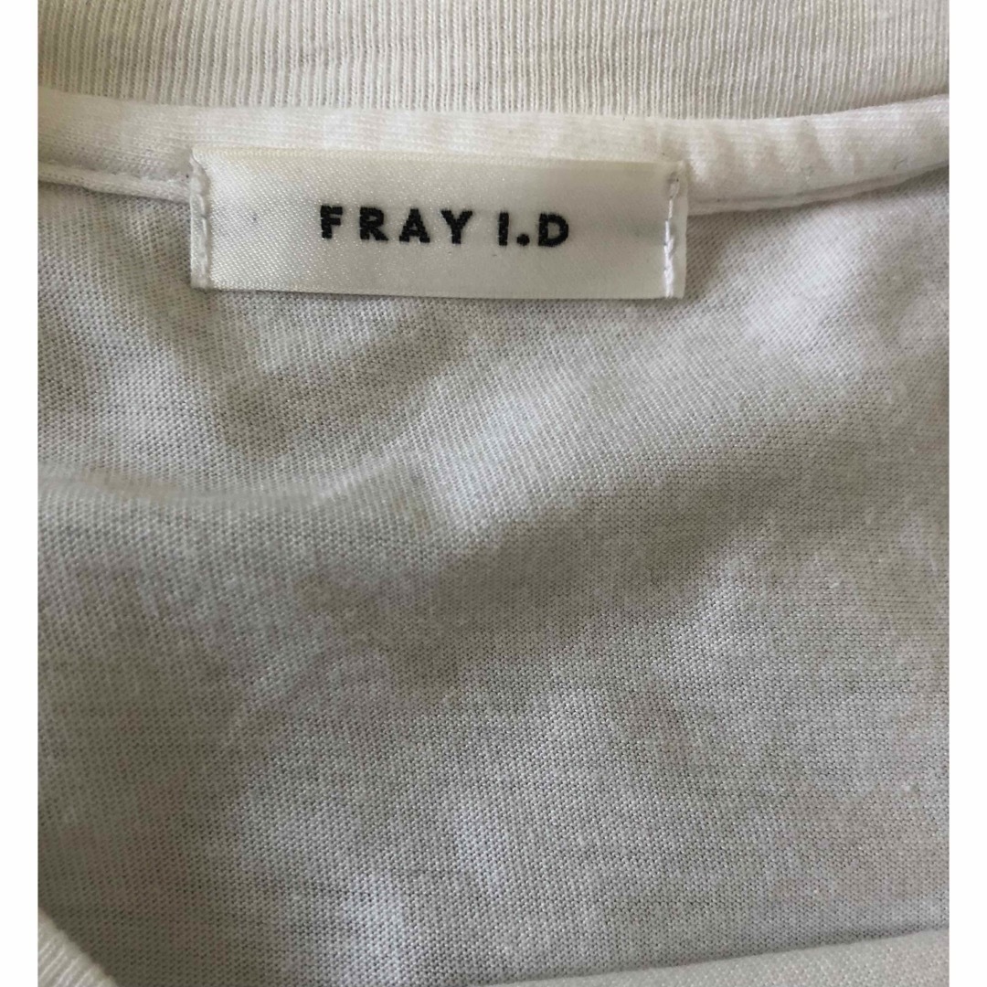 FRAY I.D(フレイアイディー)のFRAY I.D スタッズロゴTシャツ  レディースのトップス(Tシャツ(半袖/袖なし))の商品写真