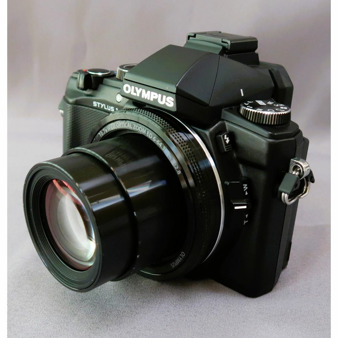 美品 全域F2.8光学10倍コンデジ WiFi・チルト液晶搭載 - コンパクト