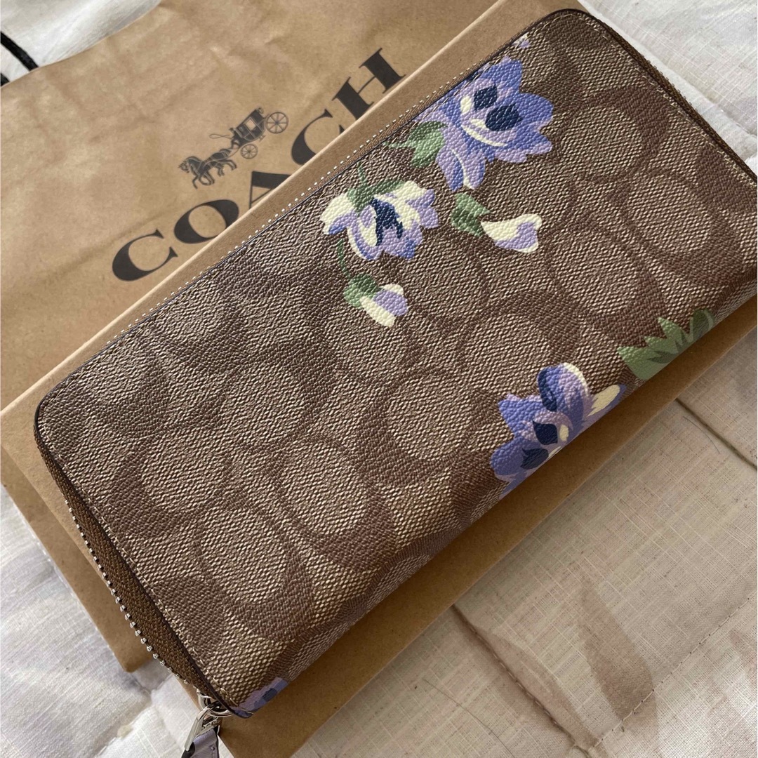 COACH(コーチ)のCOACH  コーチ 長財布 シグネチャー ブラウン  花柄 パープル レディースのファッション小物(財布)の商品写真