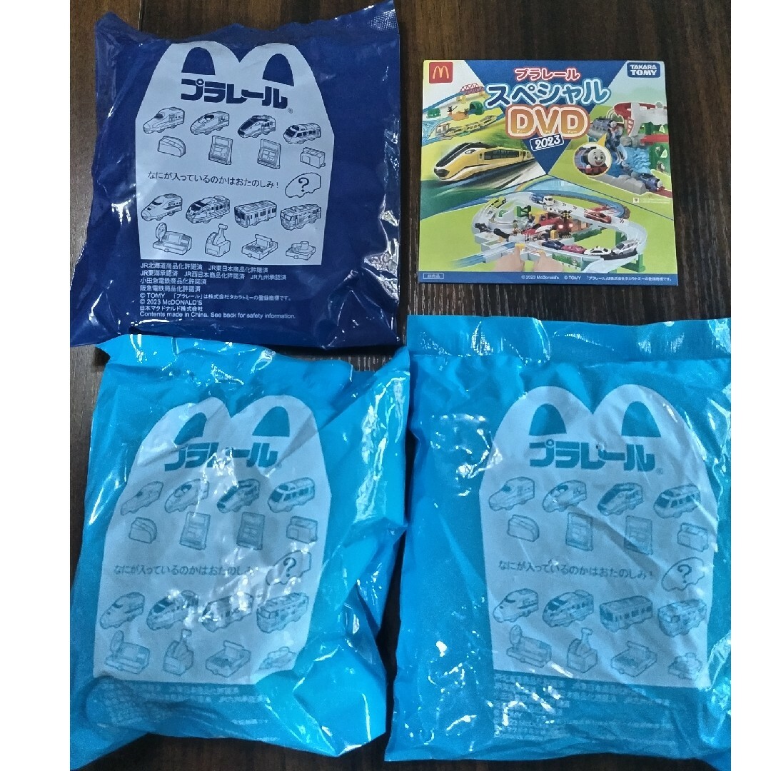 マクドナルド(マクドナルド)の⑲ハッピーセットプラレール3セット＆DVD キッズ/ベビー/マタニティのおもちゃ(電車のおもちゃ/車)の商品写真