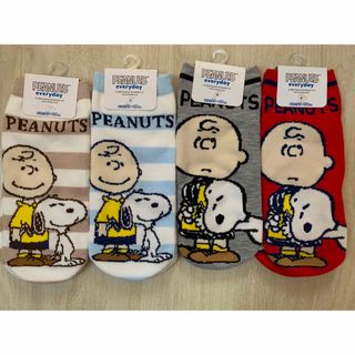 ピーナッツ(PEANUTS)の靴下　ボーダー　チャーリーブラウン　スヌーピー　新品未使用　4足セット　赤　(ソックス)