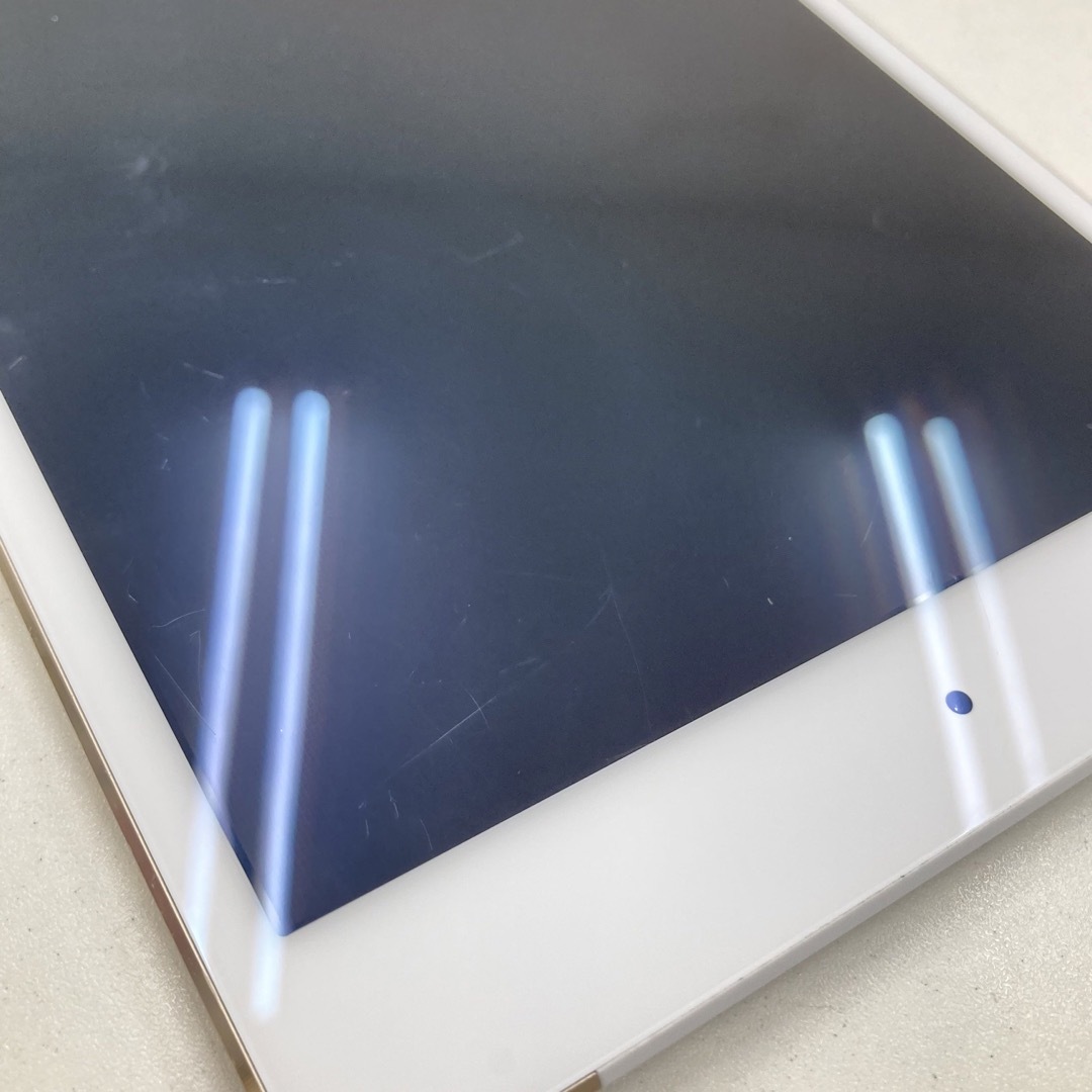 iPad(アイパッド)のiPad mini4 セルラーモデル 128GB / au Apple ゴールド スマホ/家電/カメラのPC/タブレット(タブレット)の商品写真
