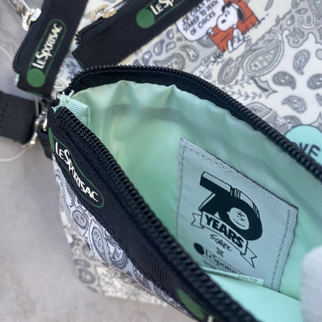 LeSportsac(レスポートサック)の[新品] レスポートサック　スヌーピー　3連ポーチ　グレー　トラベルポーチ レディースのファッション小物(ポーチ)の商品写真