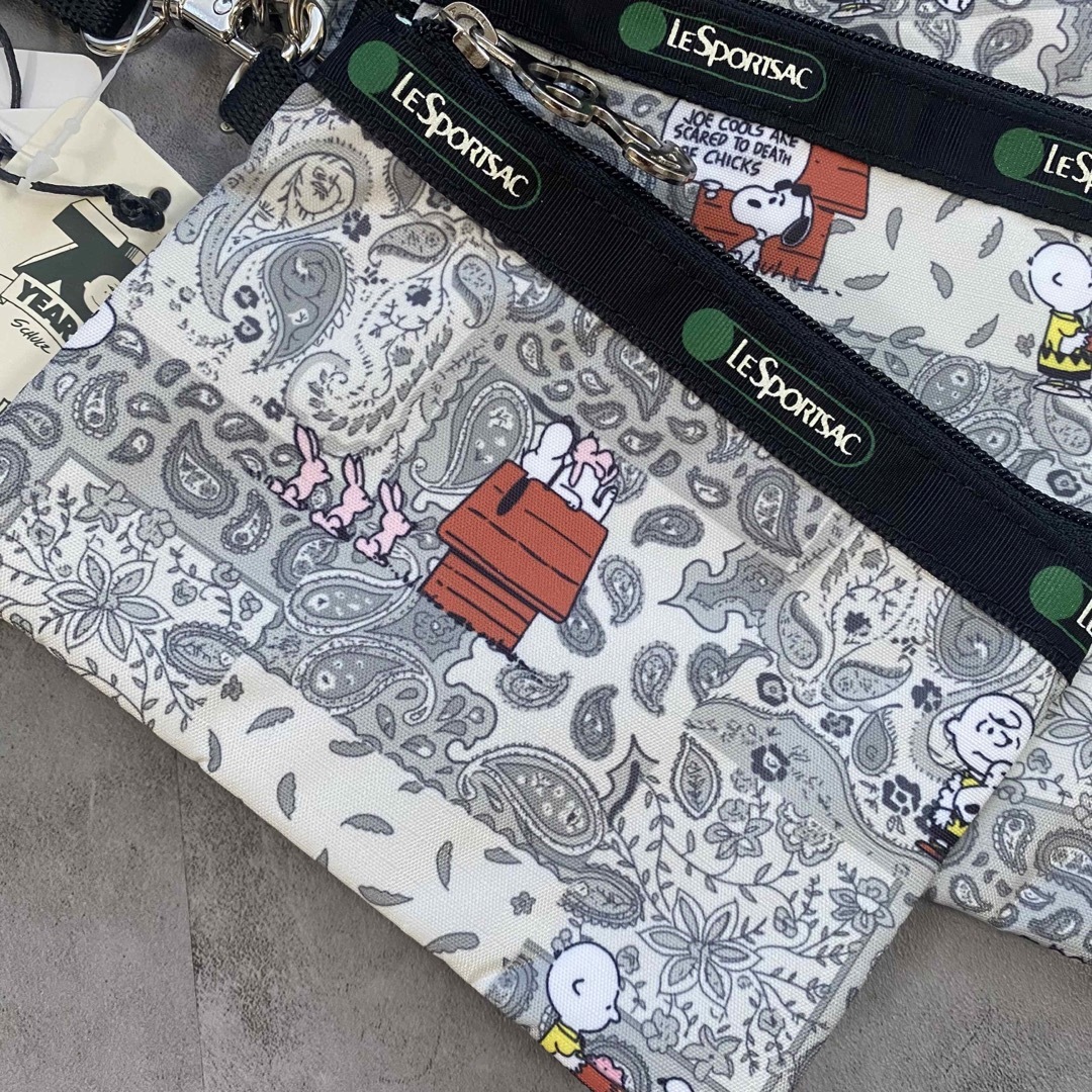 LeSportsac(レスポートサック)の[新品] レスポートサック　スヌーピー　3連ポーチ　グレー　トラベルポーチ レディースのファッション小物(ポーチ)の商品写真