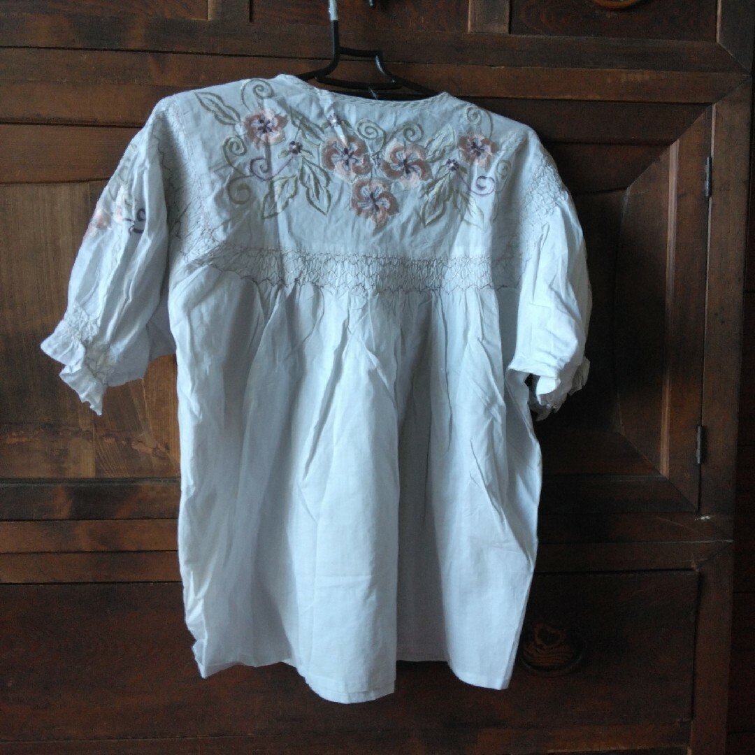 ミセス　半袖　刺繍　高島屋　購入 レディースのトップス(シャツ/ブラウス(半袖/袖なし))の商品写真